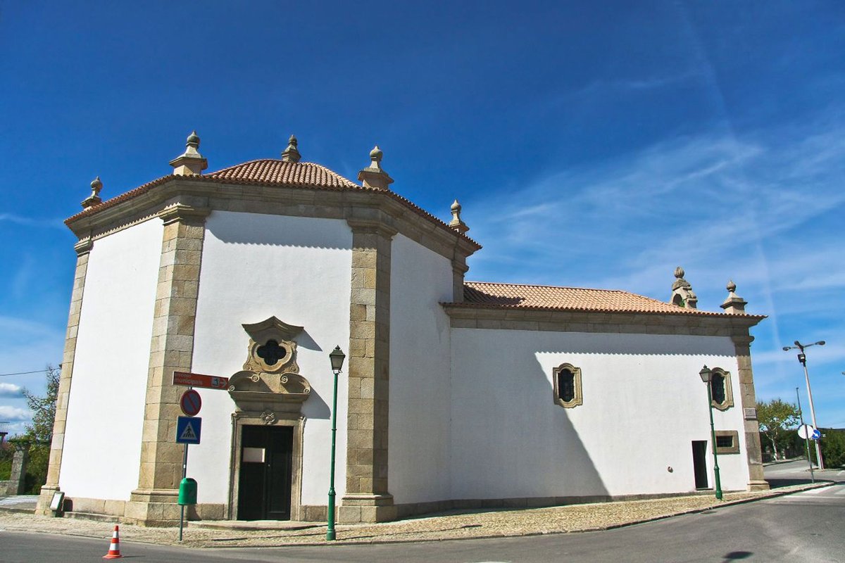 Capela do Sr. dos Milagres - Tábua - Portugal (3435777202).jpg