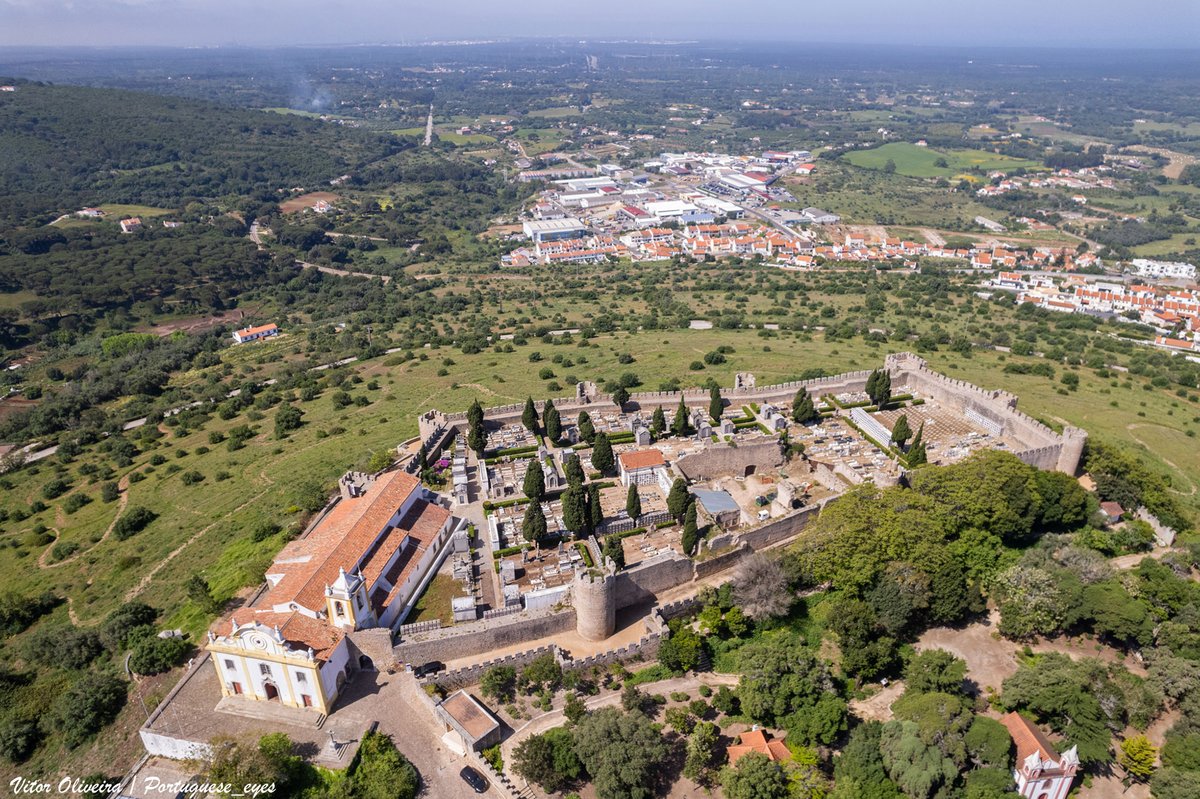 Castelo de Santiago do Cacém - Portugal 🇵🇹 (53986196190).jpg