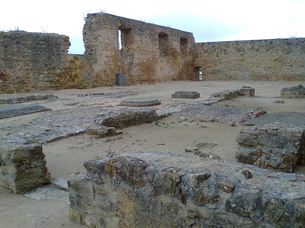 Castelo medieval de Torres Vedras 32.jpg