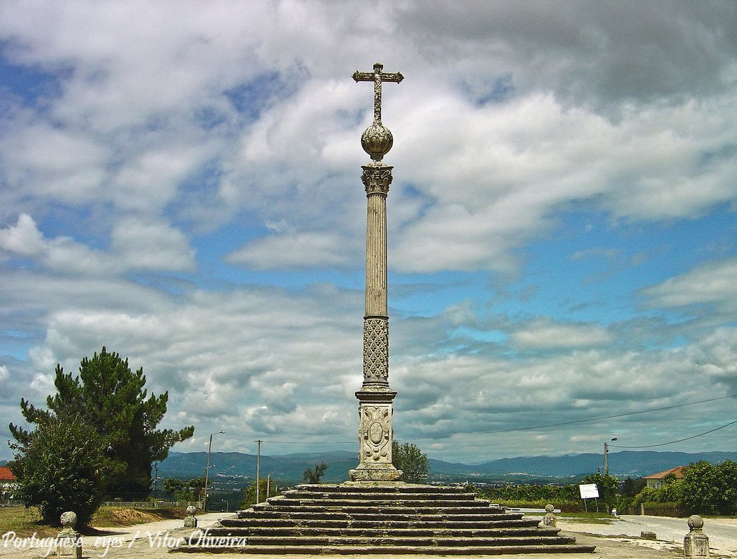Cruzeiro do Mosteiro São Martinho de Tibães - Portugal (5411077248).jpg