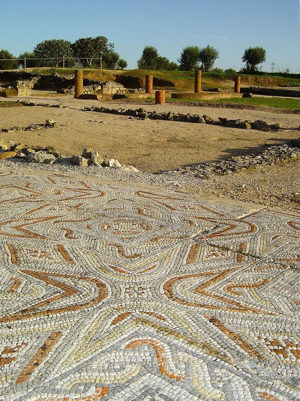 Desafio Volta ao Mundo - Ruínas romanas de Vila Cardílio - Torres Novas - Portugal (1903850672).jpg