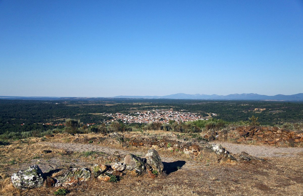 Estação Arqueológica do Sabugal Velho - Aldeia Velha - Portugal (14099003477).jpg