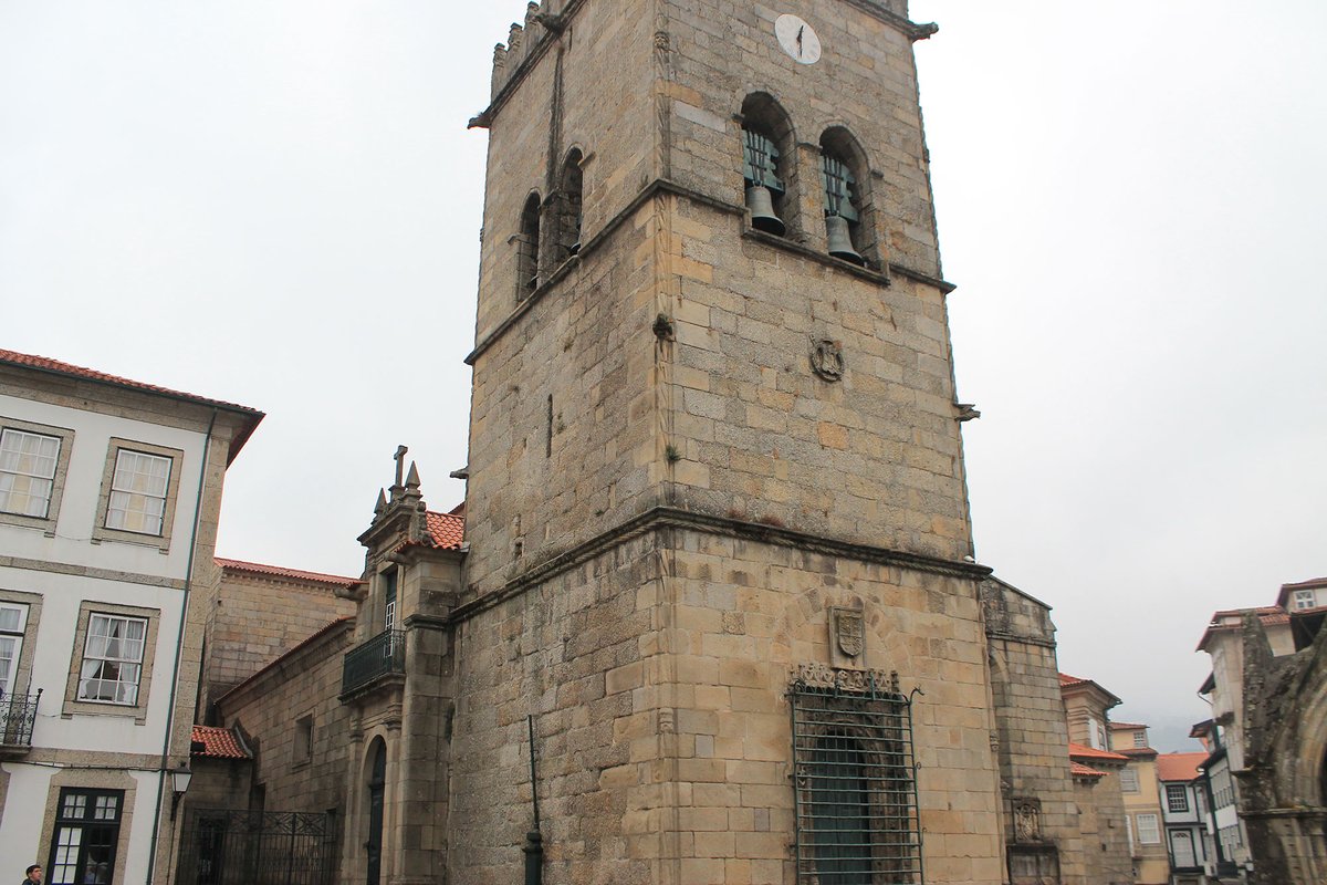 Exterior of Igreja de Nossa Senhora da Oliveira 07.jpg
