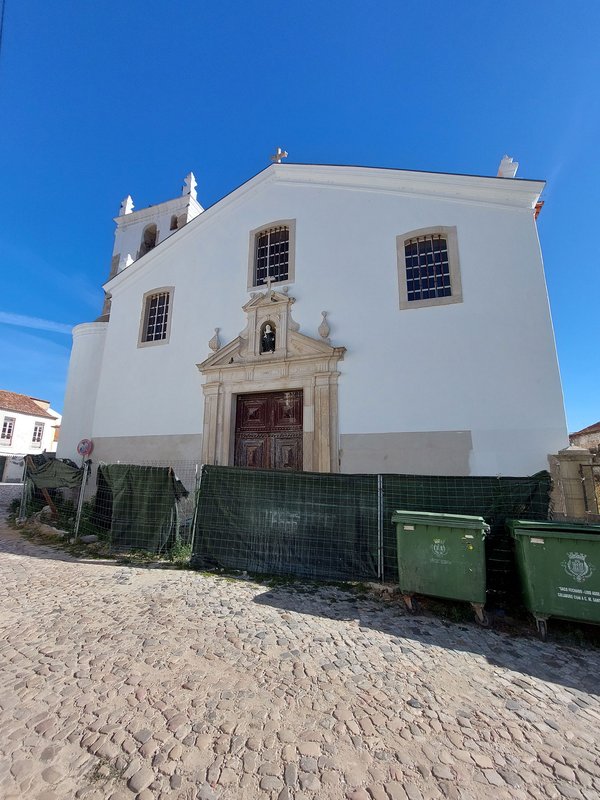 Fachada principal da Igreja de Santa Iria na Ribeira de Santarém.jpg