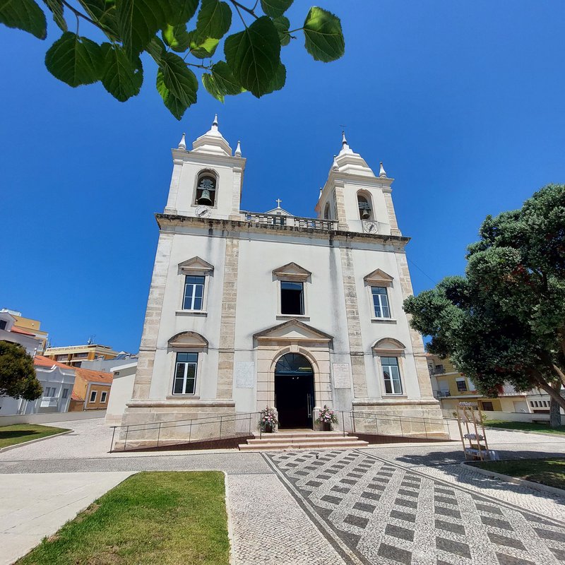 Frente da Igreja de São Julião da Figueira da Foz 08.jpg