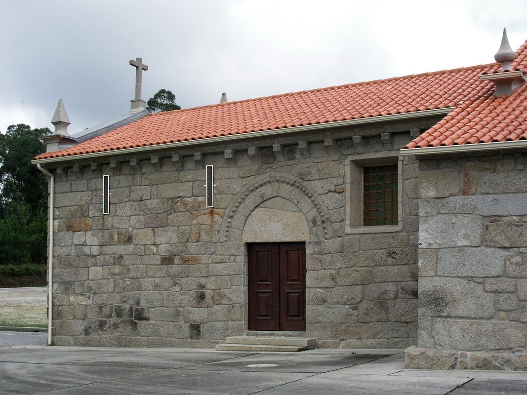 Friastelas Igreja de Sao Martinho de Friastelas-View.jpg