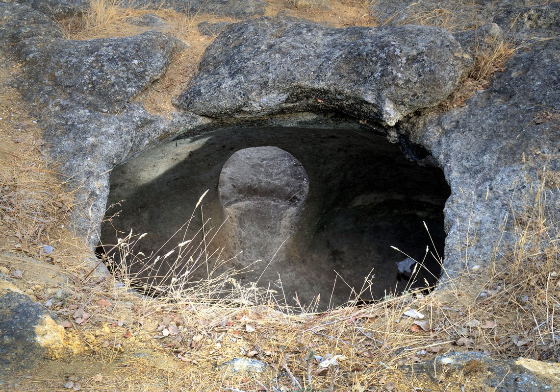 Hipogeo 1 de Quinta do Anjo (50451293506).jpg