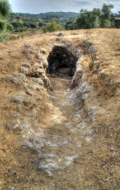 Hipogeo 2 de Quinta do Anjo (50450876603).jpg