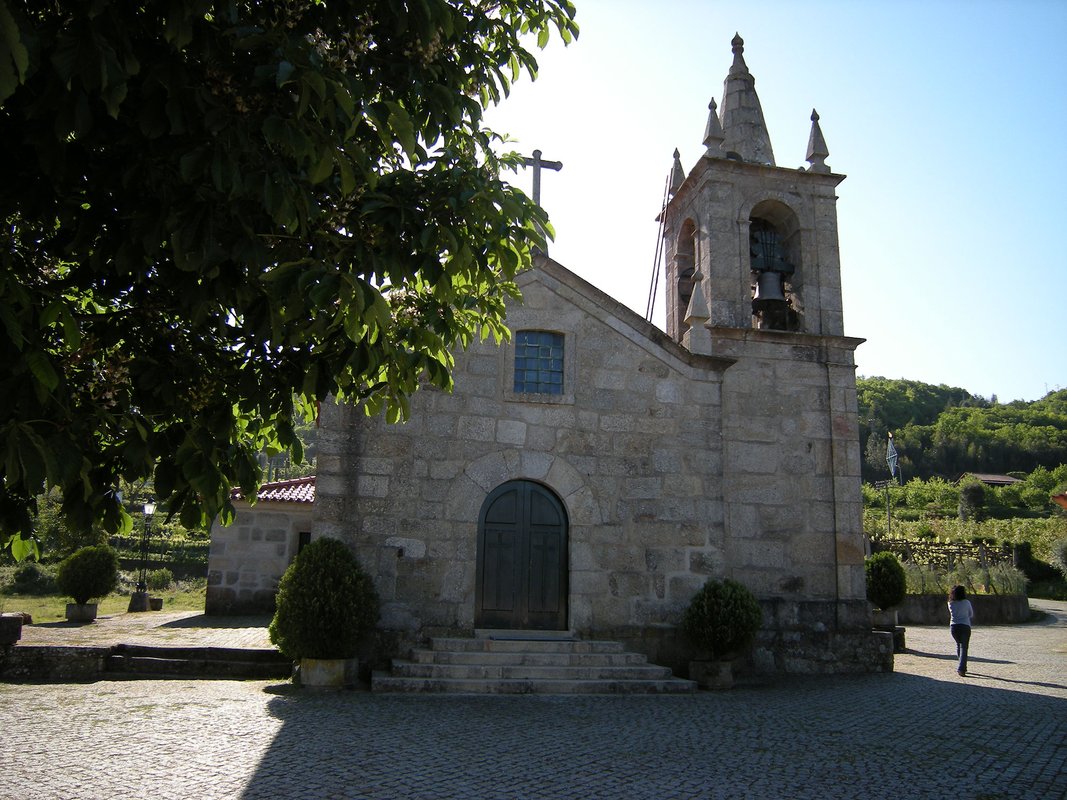 Iglesia de São João Baptista de Queijada (4337475798).jpg