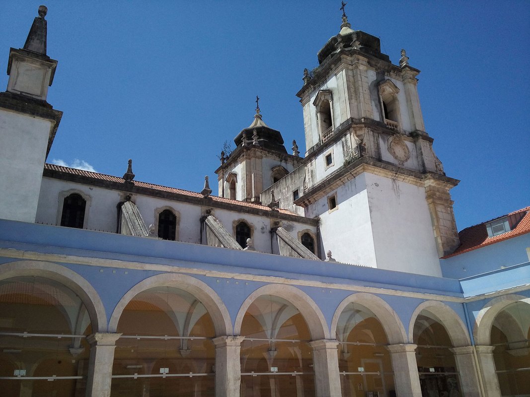 Igreja-e-convento-de-Santo-Agostinho-claustro-e-igreja.jpg