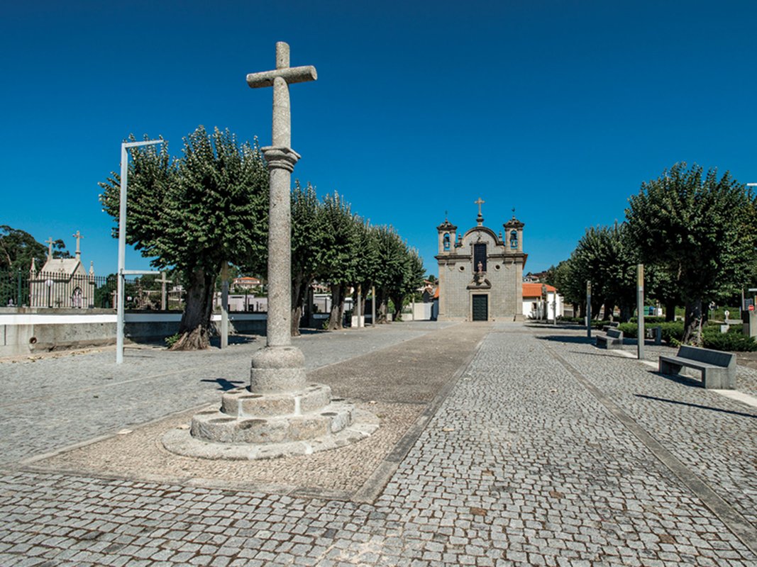 Igreja S Tome Bitaraes.jpg