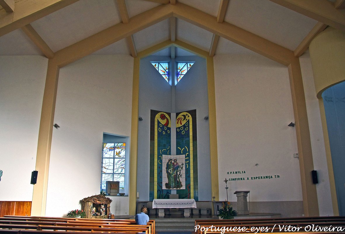 Igreja da Sagrada Família - Praia da Barra - Portugal (8878097341).jpg