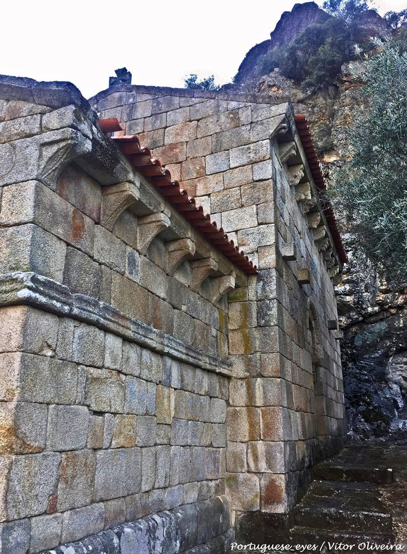 Igreja de São Pedro das Águias - Portugal (41038201784).jpg