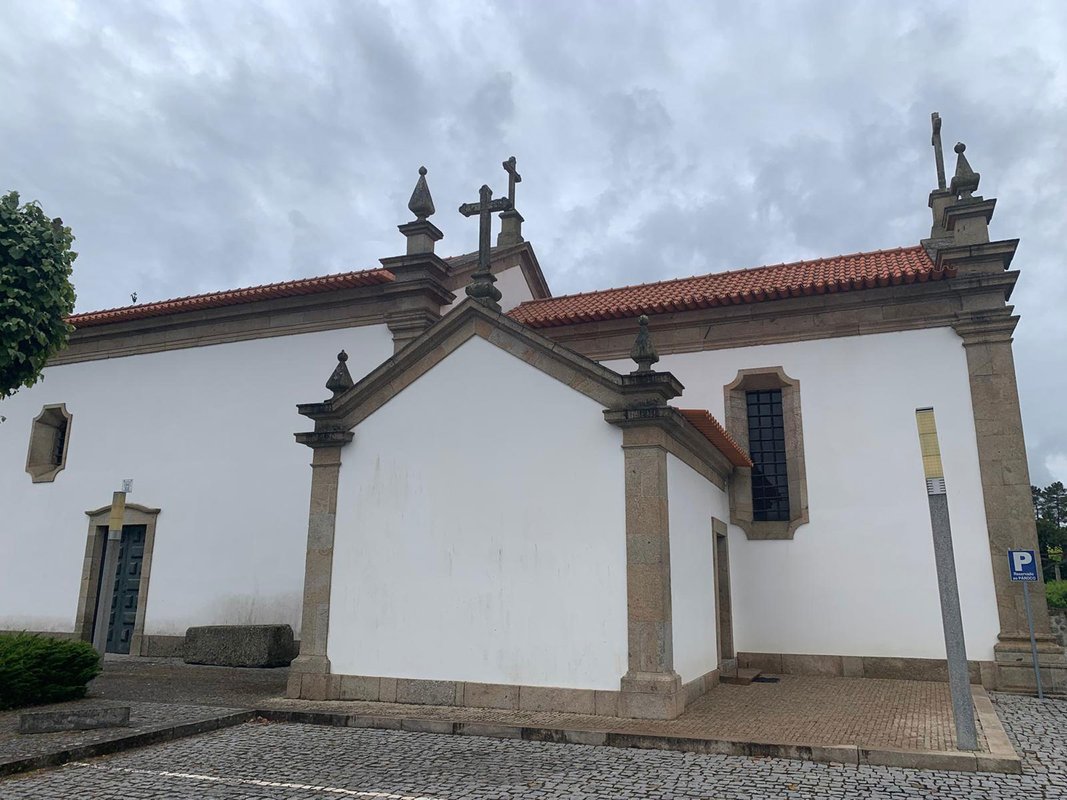Latreal da Igreja de São Tomé de Bitarães.jpg