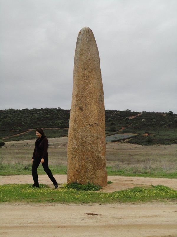 Menir do Outeiro Reguengos de Monsaraz 2.jpg