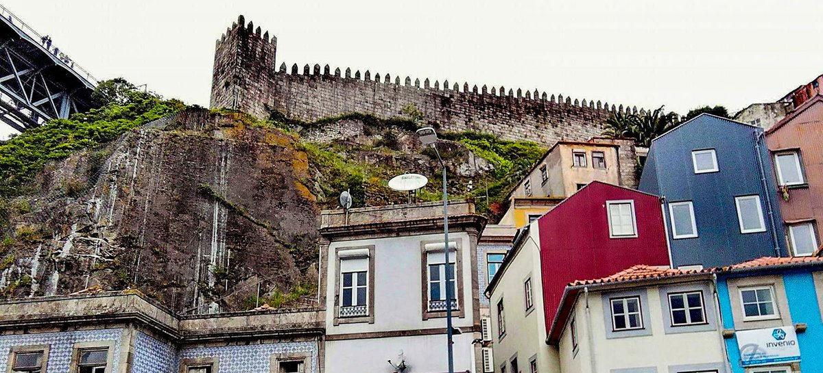Muralhas Fernandinas do Porto. Ph Ivan Stesso.jpg