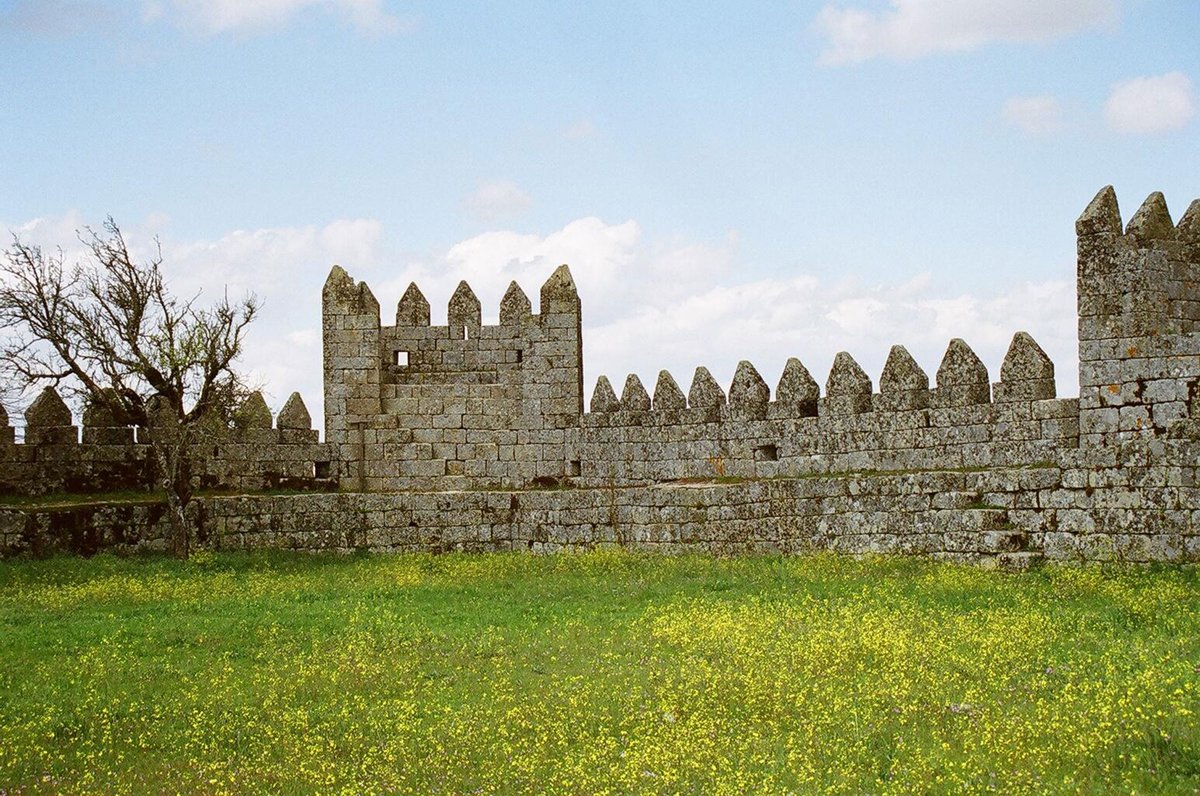 Muralhas do Castelo de Trancoso.jpg