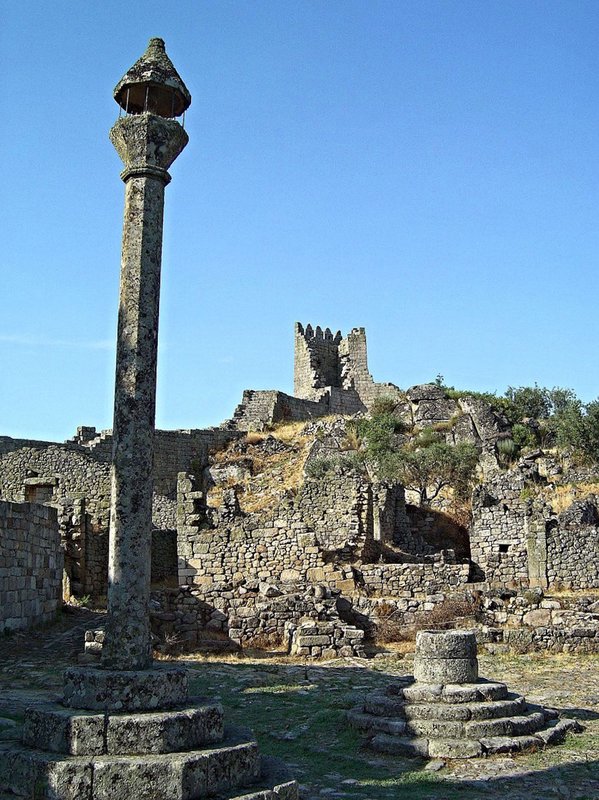 Pelourinho de Marialva - Portugal (192912356).jpg