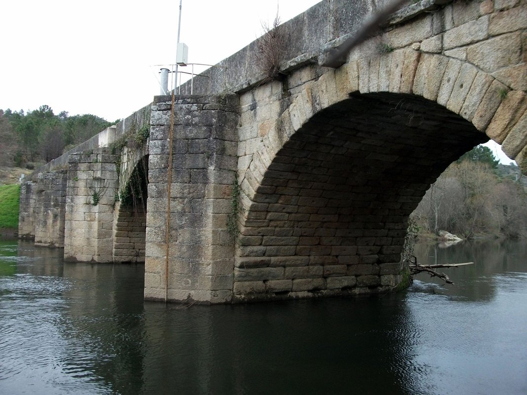 Ponte Torre Dona Chama Vista jusante margem esquerda.jpg