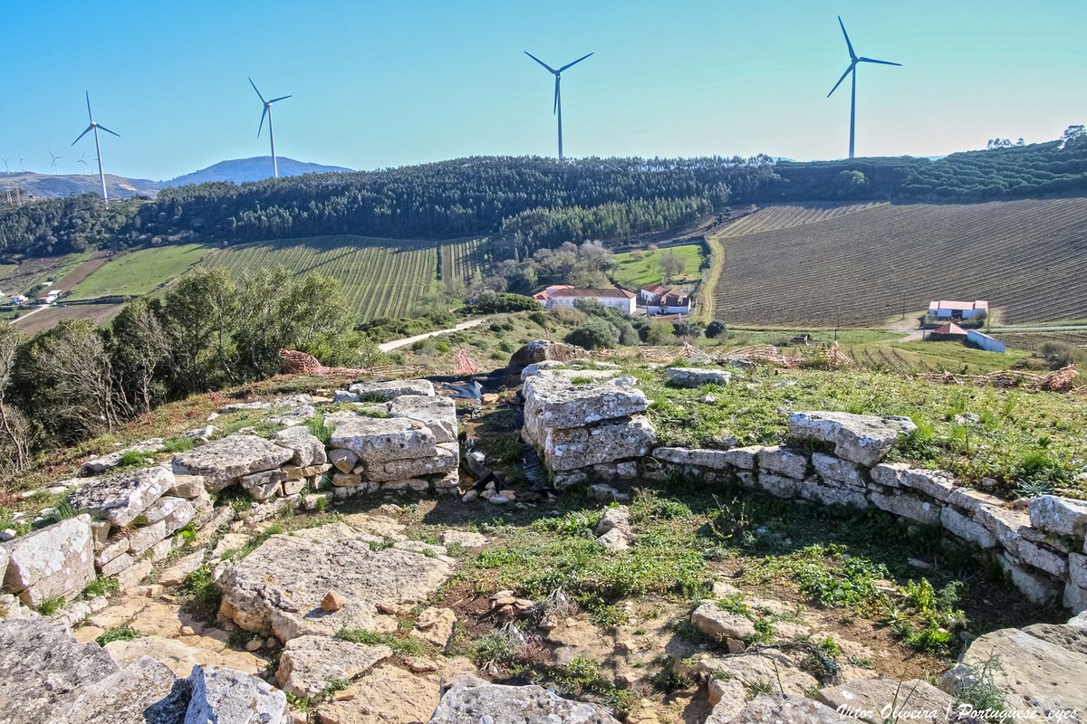 Tholos do Barro - Torres Vedras - Portugal (52075939871).jpg