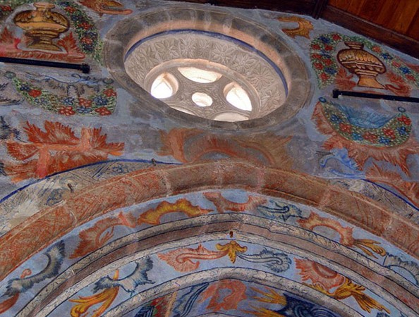 Ábside da Igreja de S. Pedro de Abragão - Penafiel.jpg