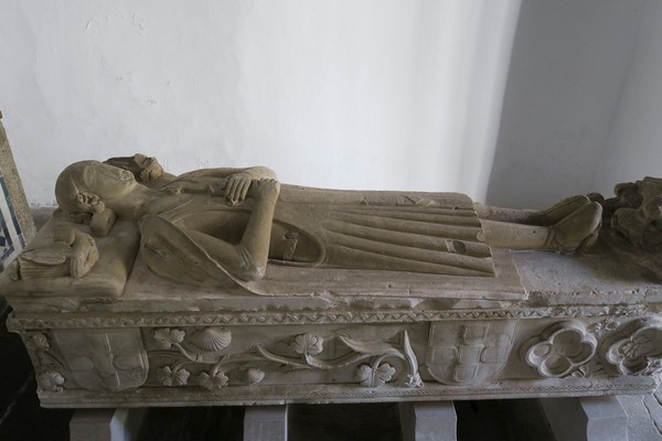 0 Túmulo de D Rodrigo Sanches Mosteiro de Grijó.jpg