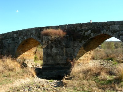 Velha ponte sobre o Ponsul