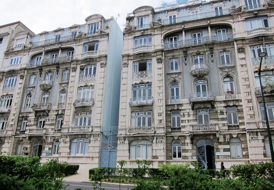 Edifícios gémeos na Rua Braamcamp, 84 a 88