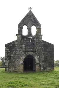 Fachada da Igreja Velha de Santa Maria de Canas de Sabugosa