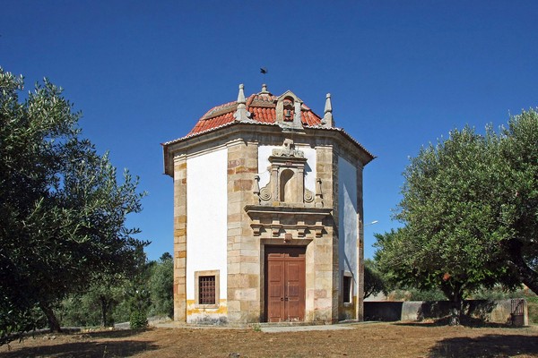 Capela da Rainha Santa - Póvoa de Rainha Santa - Portugal (29421598955).jpg