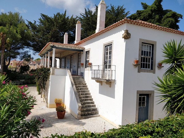 Casa de São Bernardo, Cascais. An example of "Summer architecture".