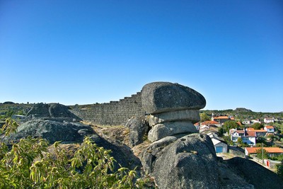 Ruinas do Castelo de Moreira de Rei