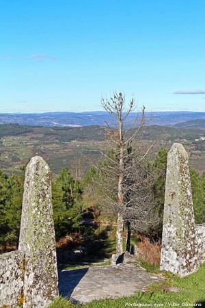 Castro do Bom Sucesso - Chãs de Tavares - Portugal (50769716978).jpg