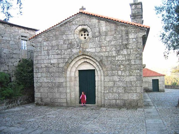 Church of Gondar Portugal.jpg