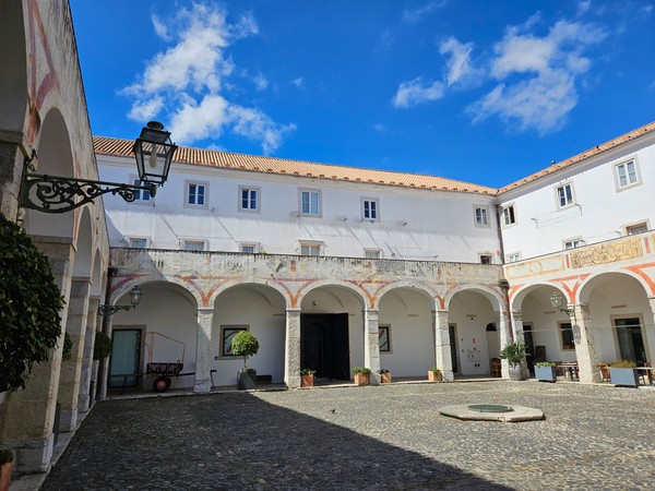 Claustro, Convento das Bernardas, Lisboa 01.jpg