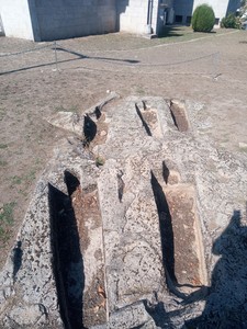 Conjunto de sepulturas escavadas em rocha a noroeste das muralhas de Trancoso