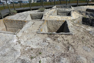 Tanques cavados nos rochedos da Praia de Angeiras
