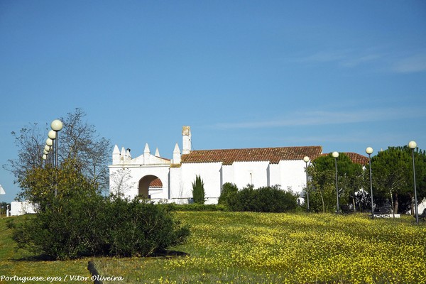 Ermida de Nossa Senhora da Represa - Portugal (15725070652).jpg