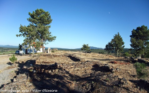 Estação Arqueológica do Sabugal Velho - Aldeia Velha - Portugal (12483031153).jpg