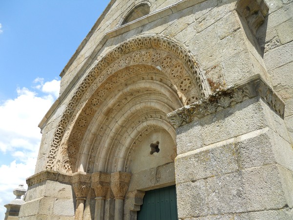 Iglesia de São Vicente Mártir de Sousa (5812742798).jpg