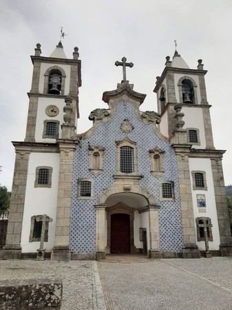 Igreja Paroquial Cambra.jpg