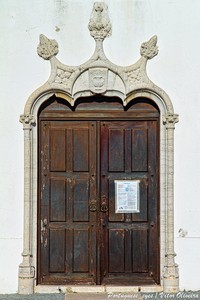 Pórtico da antiga igreja de Palhais