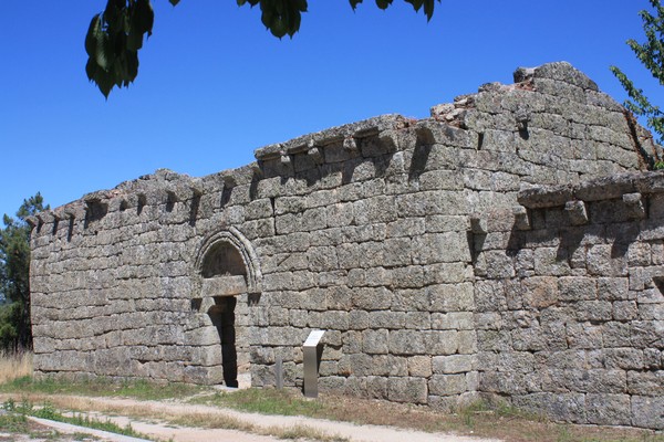 Igreja de São João Baptista, Castelo de Ansiães - 04.jpg