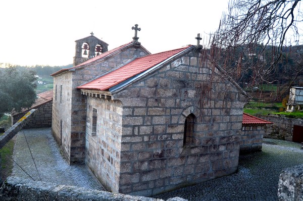 Igreja de São Tiago de Valadares I (50140866637).jpg
