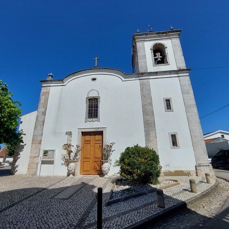 Igreja de Santa Marta de Alcanhões em 2024 pela direita.jpg