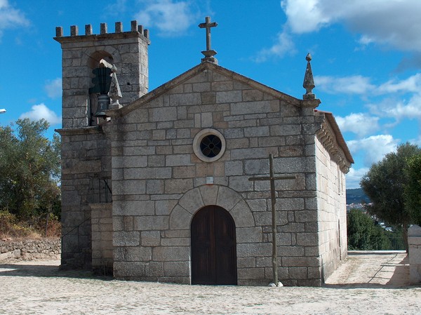 Igreja paroquial Vila Marim.jpg