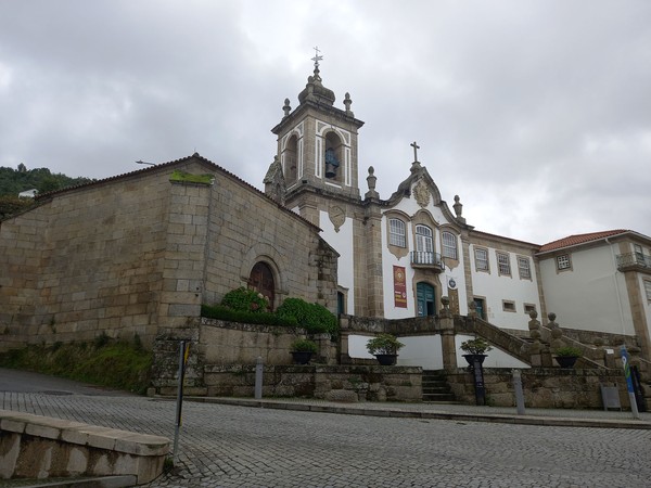 Largo da Misericórdia Capela e Igreja.jpg