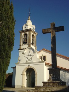 Igreja de São Miguel e cruzeiro