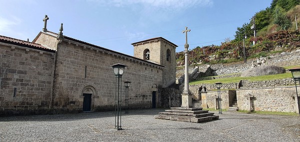 Mosteiro de São Martinho de Crasto (7).jpg