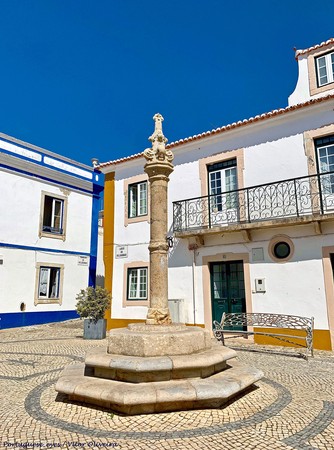 Pelourinho da Ericeira - Portugal (48724134202).jpg